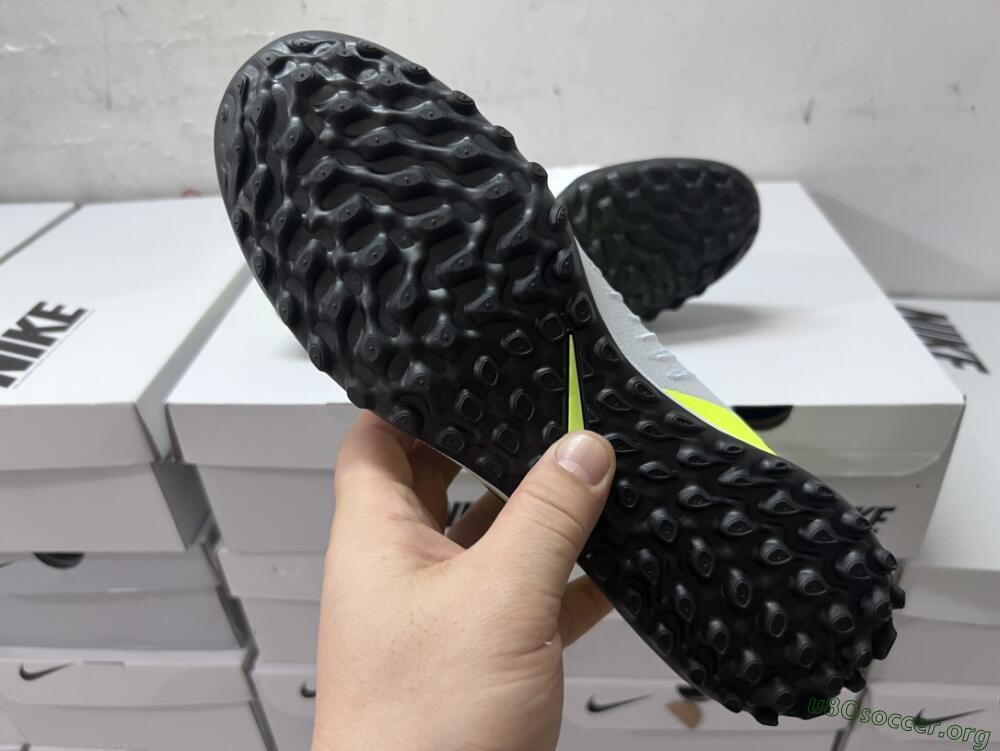 Nike Phantom Luna Elite NU TF Football Shoes - Grey/Yellow/Black