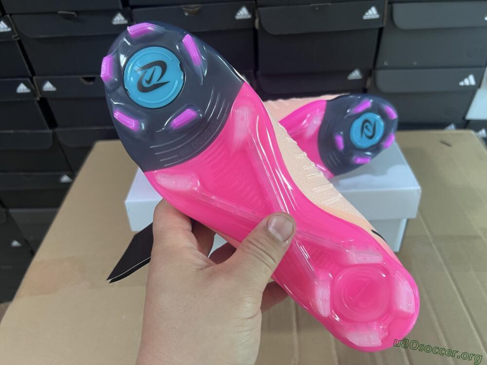 Nike Phantom Luna Elite NU FG Football Boots - Pink/Black