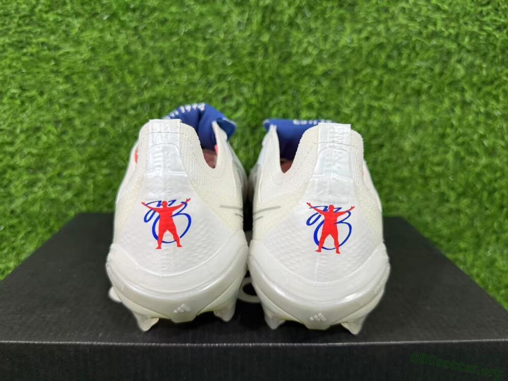 Adidas Predator 26 Elite Fold-Over Tongue FG Football Boots - White/Electric Blue/Silver Gray