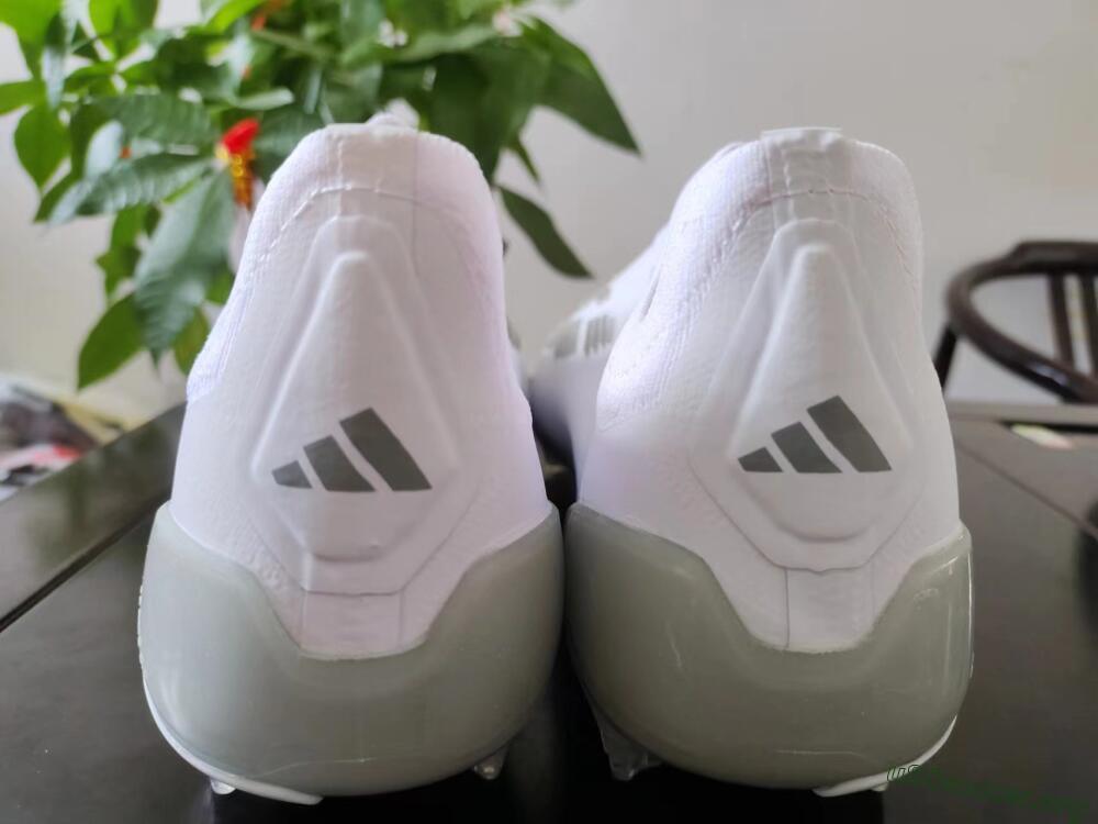 Adidas Predator Accuracy+ FG Football Boots - White/Grey/Silver