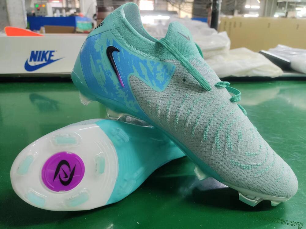 Nike Phantom Luna 2 Elite LV8 FG Football Boots - Jade/Black/Purple