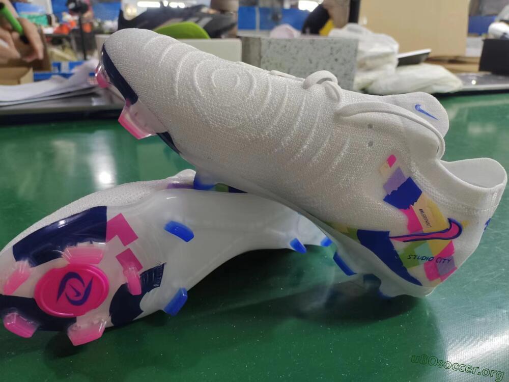 Nike Phantom Luna Elite NU FG Football Boots - Beige/Blue/Yellow/Pink