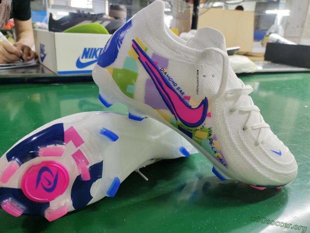 Nike Phantom Luna Elite NU FG Football Boots - Beige/Blue/Yellow/Pink