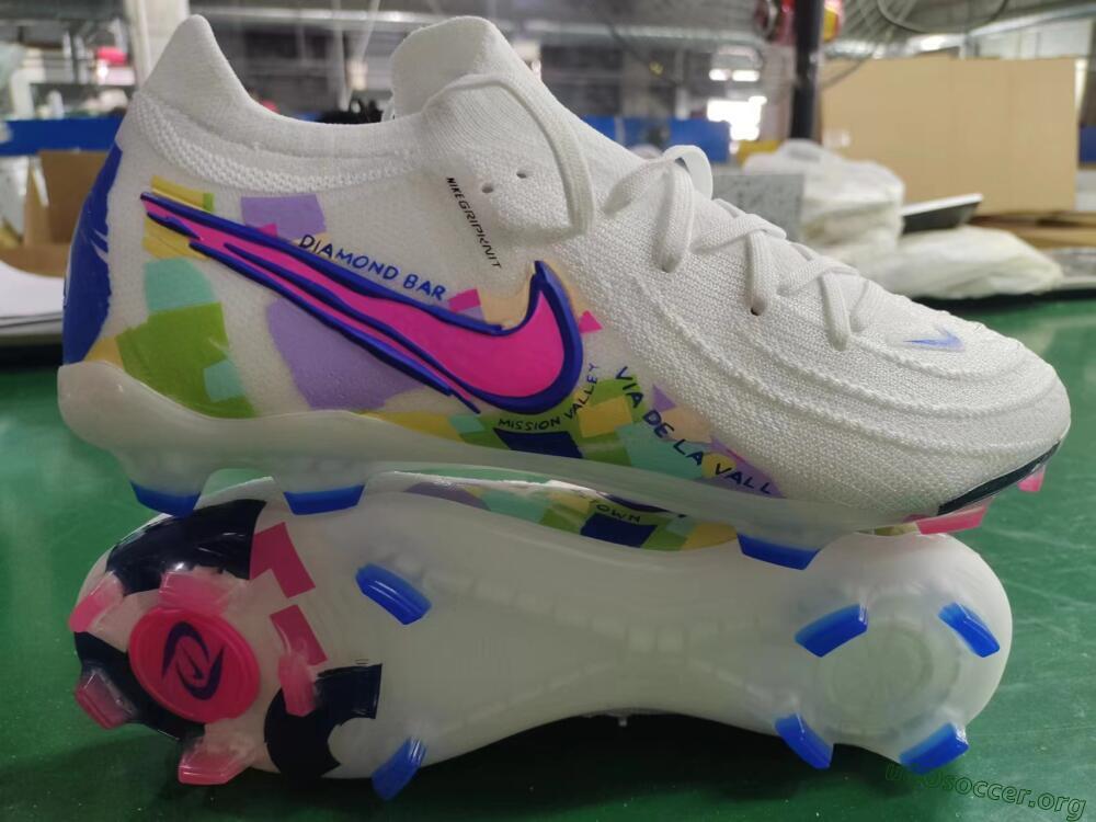 Nike Phantom Luna Elite NU FG Football Boots - Beige/Blue/Yellow/Pink