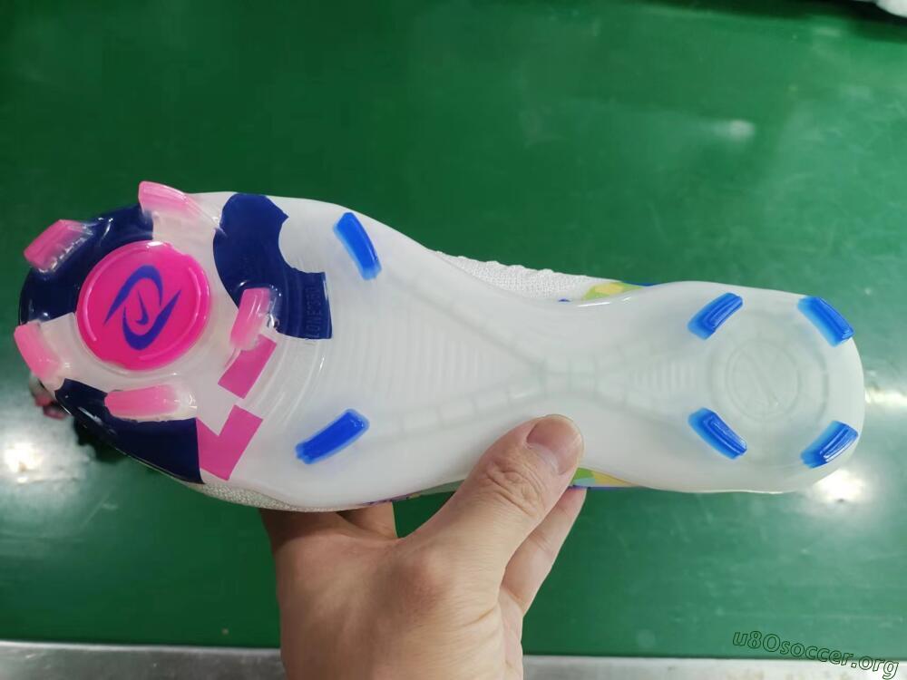 Nike Phantom Luna Elite NU FG Football Boots - Beige/Blue/Yellow/Pink