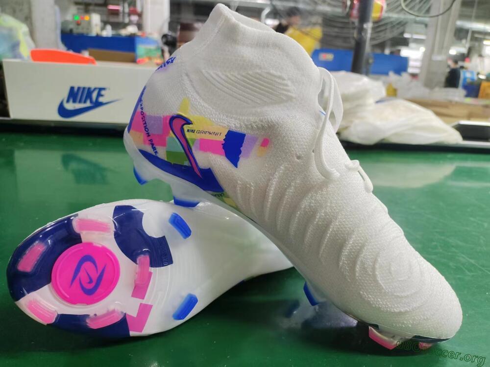Nike Phantom Luna Elite NU FG Football Boots - Beige/Blue/Yellow/Pink