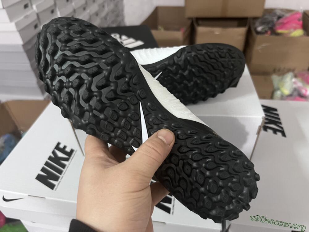 Nike Phantom Luna Elite NU FG Football Boots - White/Black/Gold