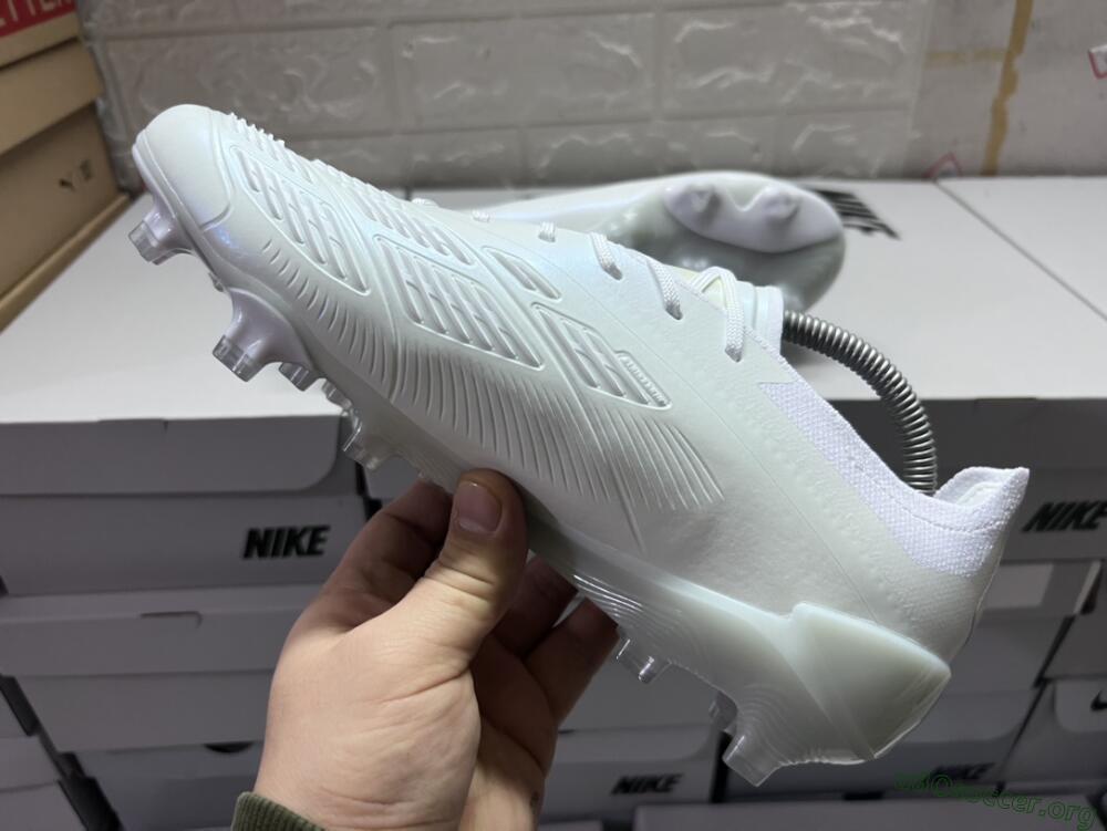 Adidas Predator Accuracy.1 FG Football Boots - White/Beige