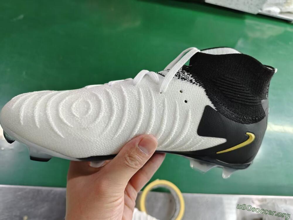 Nike Phantom Luna Elite NU FG Football Boots - White/Black/Gold