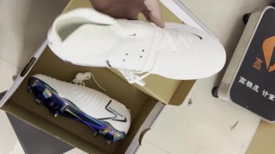 Nike Phantom Luna Elite FG Football Boots - White/Black/Gold